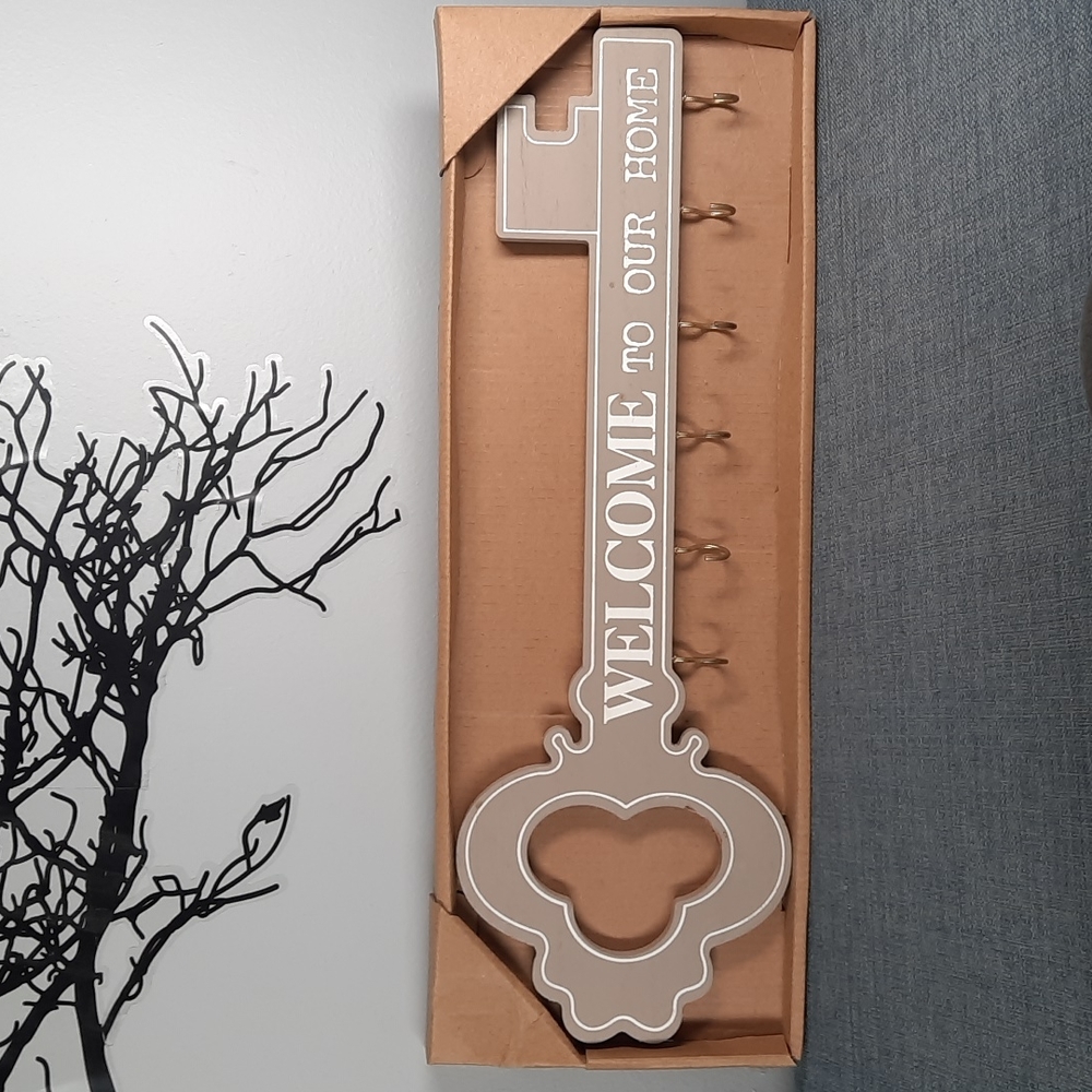 Welcome Wood Wall Key Rack Hook Home Organizer Housewarming Gift